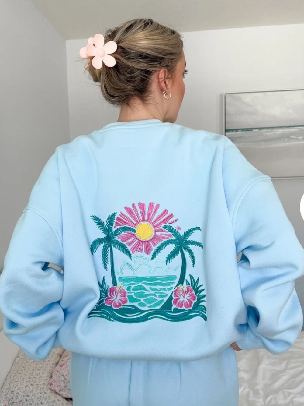 Sunkissed Coconut Icy Blue Hibiscus Beach Embroidered Crewneck Sweatshirt Sz L